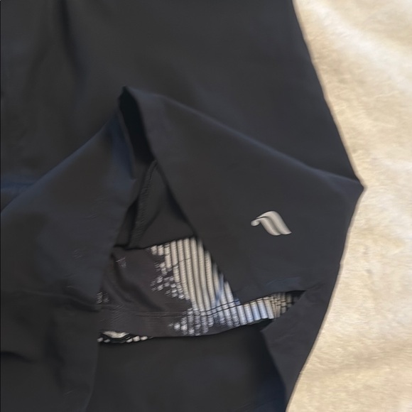 Fabletics Shorts Medium - Picture 4 of 6